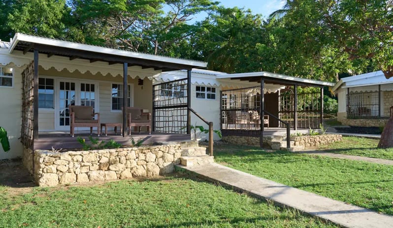 antigua-holidays-hawksbill-garden-view-bungalow-garden-exterior